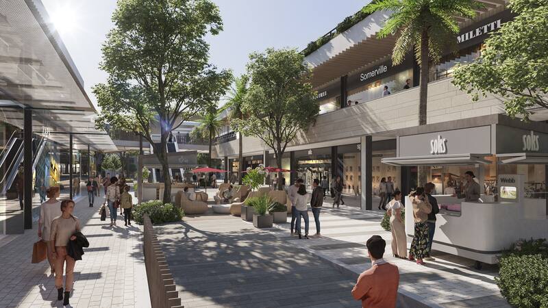 Vista de um shopping center aberto, com circulação, áreas de convivência e lojas, representando a frente de Shoppings & Malls da bePLUS